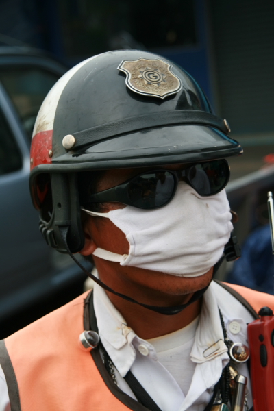 police officer in bangkok.JPG